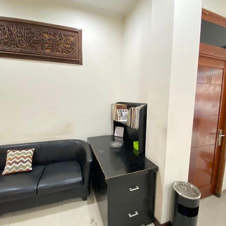 Oyo 2357 Syariah Grand Raudhah Hotel Джакарта Екстериор снимка