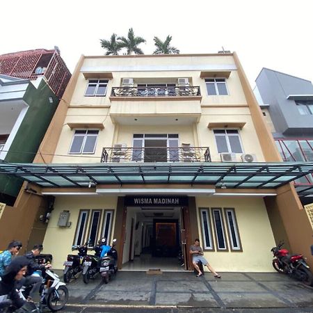 Oyo 2357 Syariah Grand Raudhah Hotel Джакарта Екстериор снимка