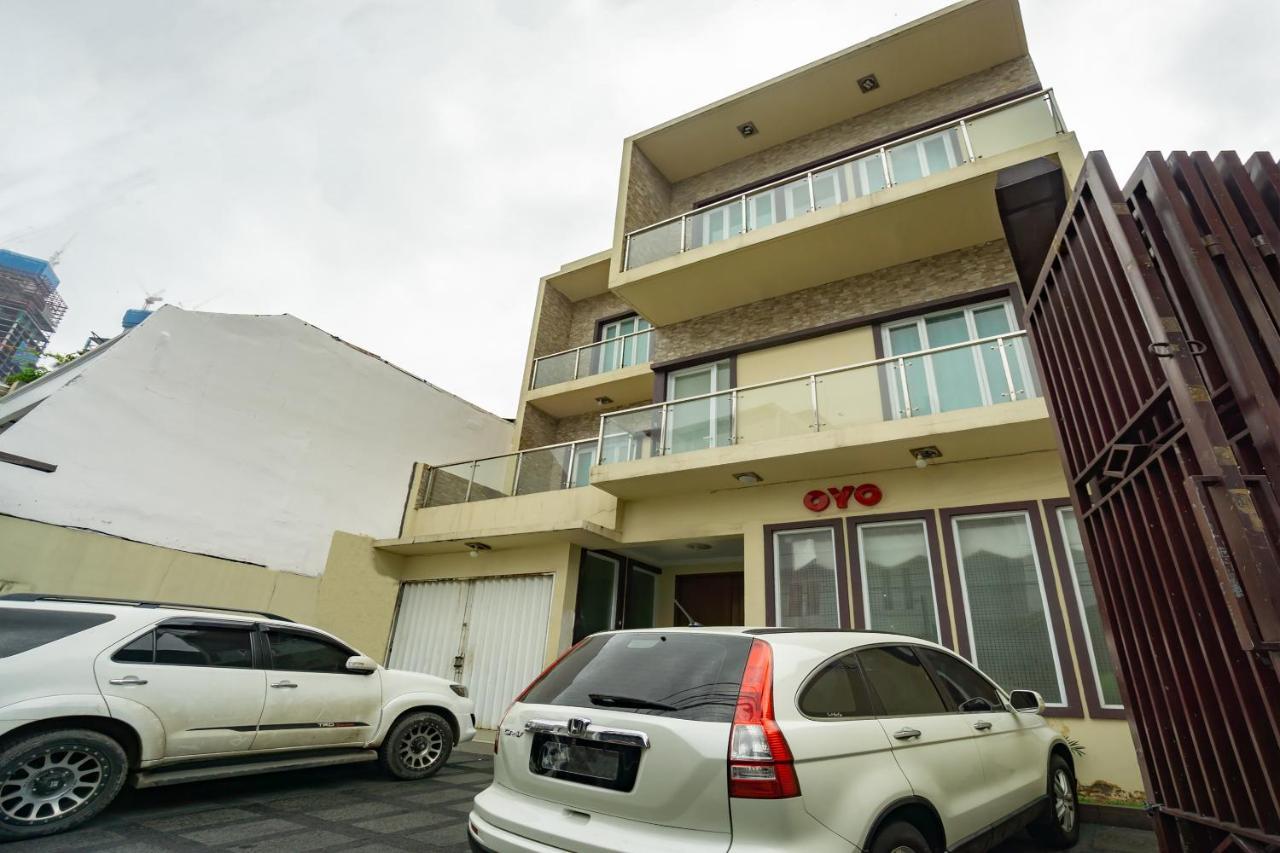Oyo 2357 Syariah Grand Raudhah Hotel Джакарта Екстериор снимка
