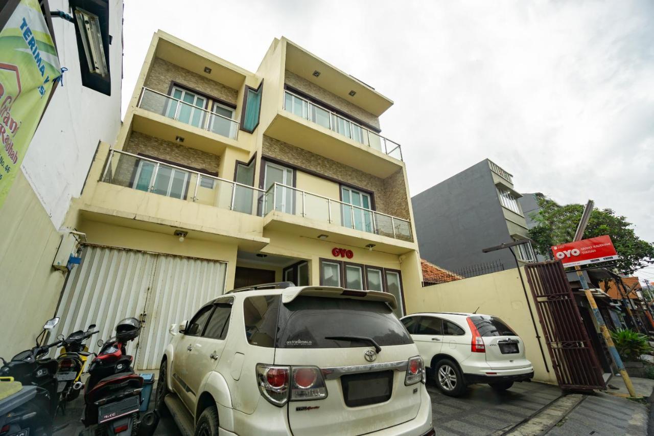 Oyo 2357 Syariah Grand Raudhah Hotel Джакарта Екстериор снимка