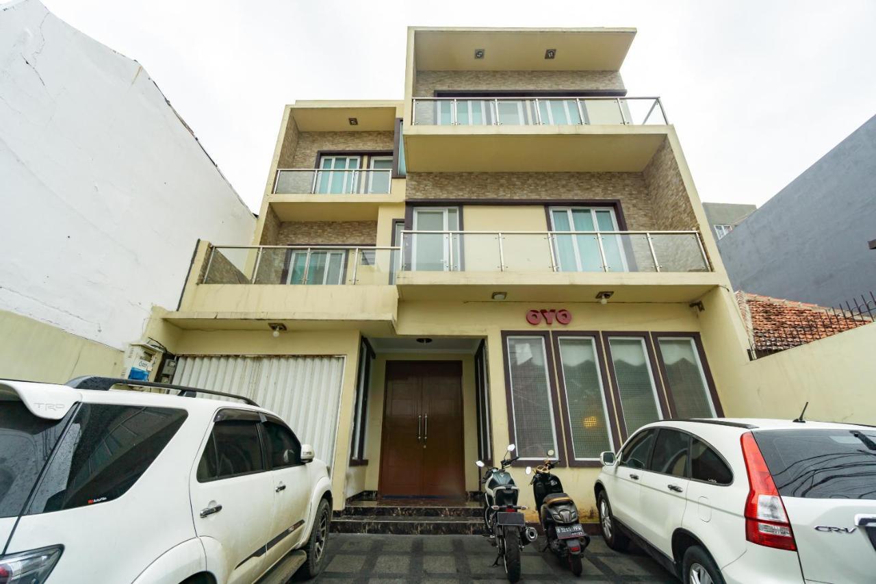 Oyo 2357 Syariah Grand Raudhah Hotel Джакарта Екстериор снимка