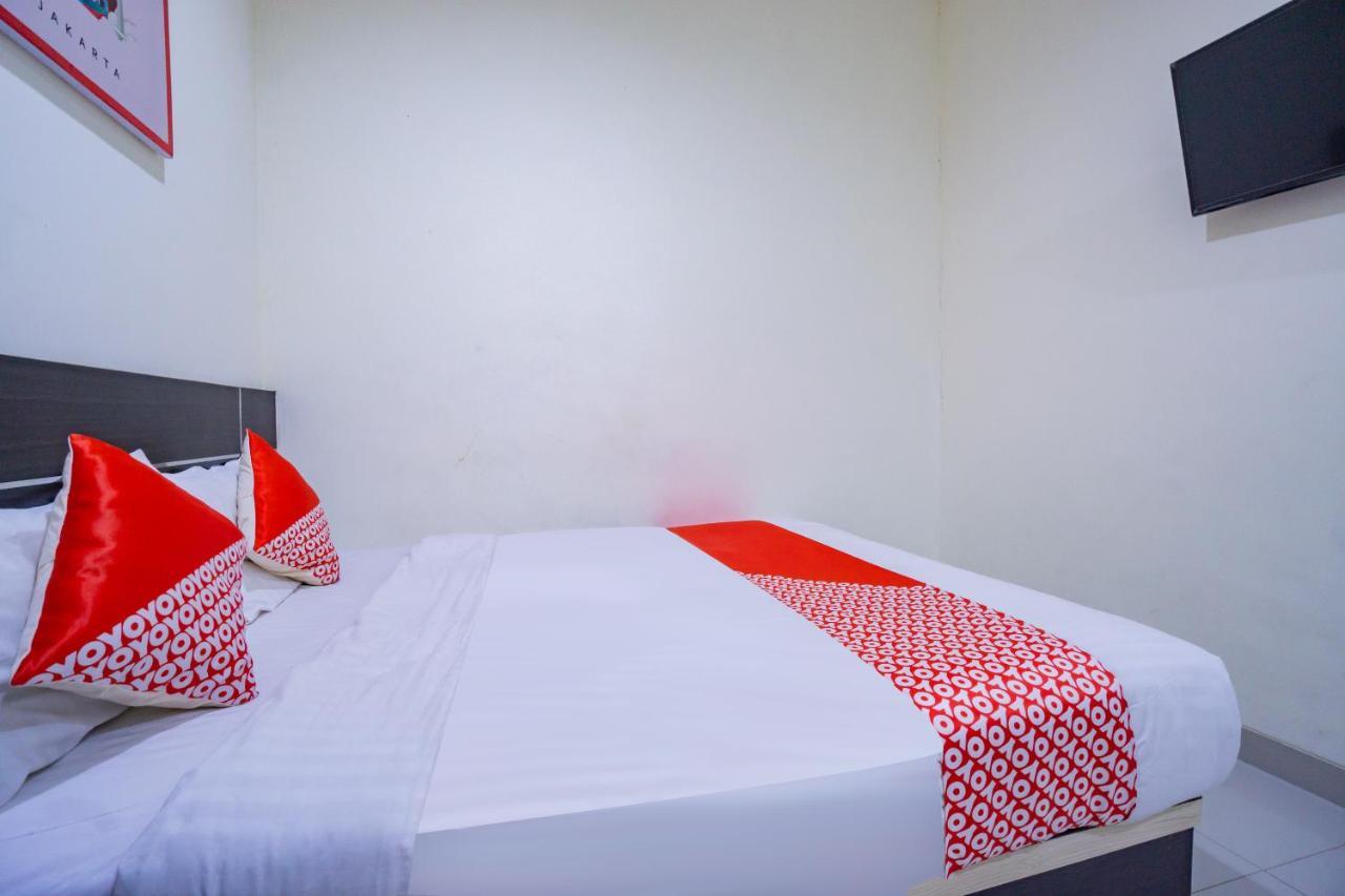 Oyo 2357 Syariah Grand Raudhah Hotel Джакарта Екстериор снимка