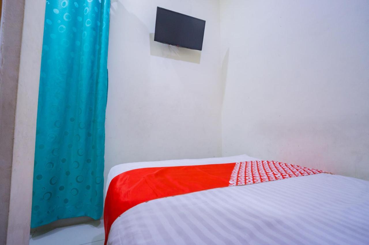 Oyo 2357 Syariah Grand Raudhah Hotel Джакарта Екстериор снимка