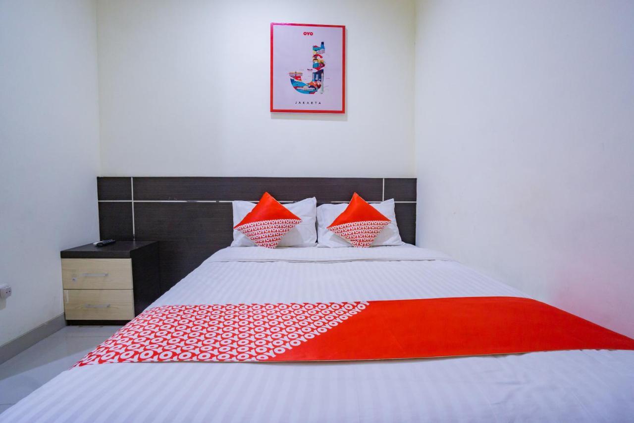 Oyo 2357 Syariah Grand Raudhah Hotel Джакарта Екстериор снимка