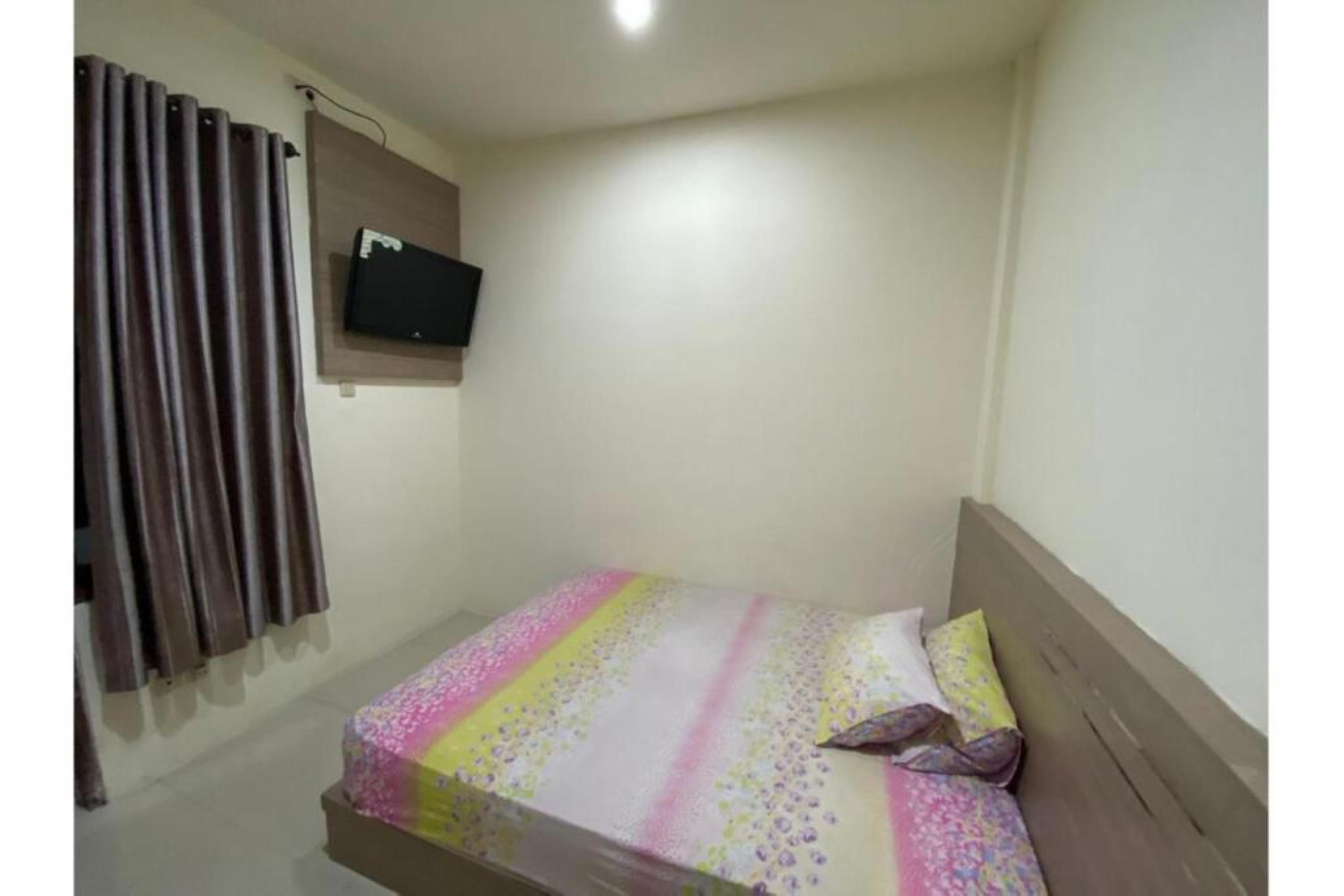 Oyo 2357 Syariah Grand Raudhah Hotel Джакарта Екстериор снимка