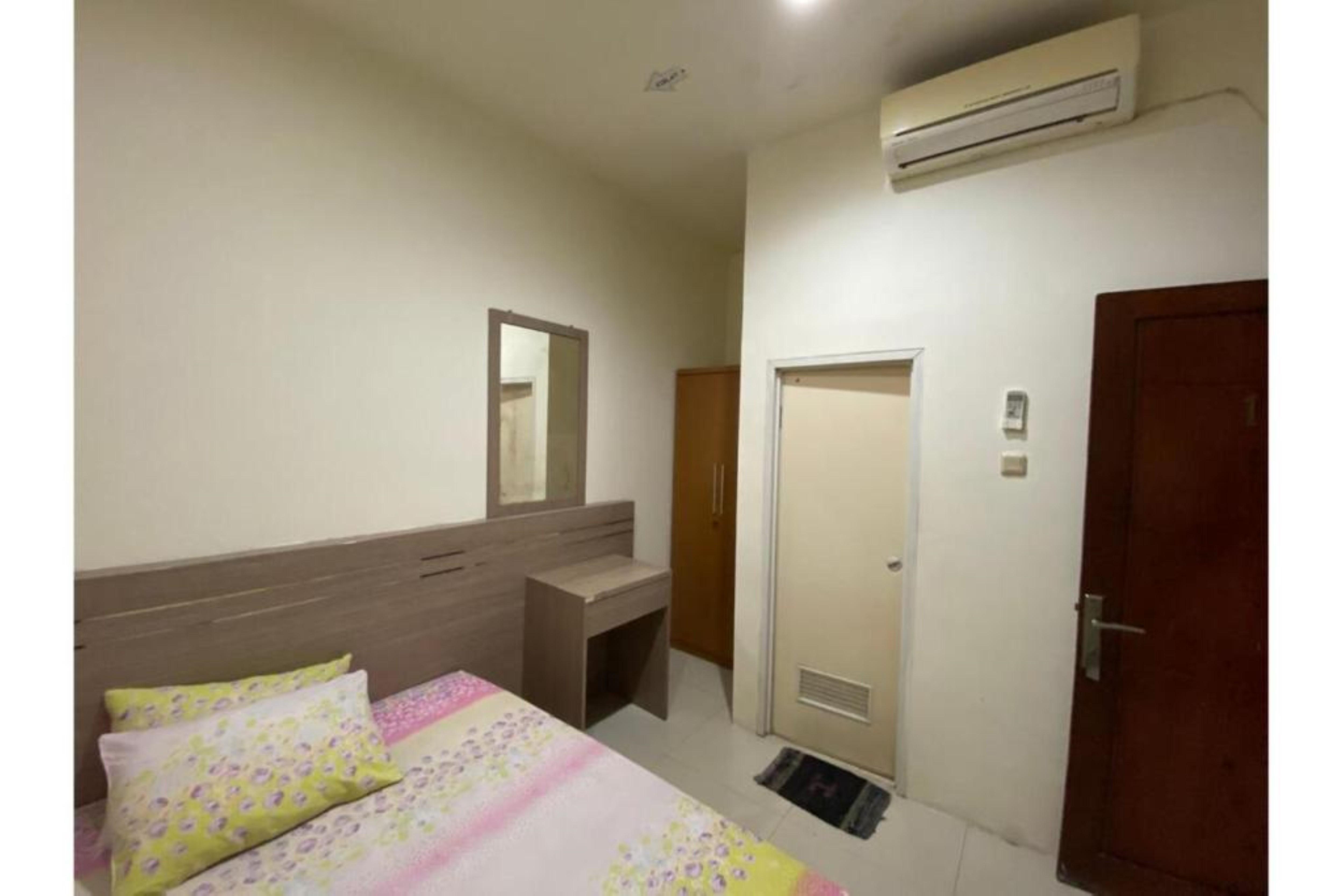 Oyo 2357 Syariah Grand Raudhah Hotel Джакарта Екстериор снимка