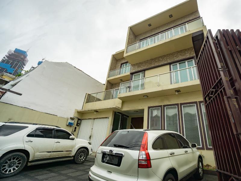 Oyo 2357 Syariah Grand Raudhah Hotel Джакарта Екстериор снимка