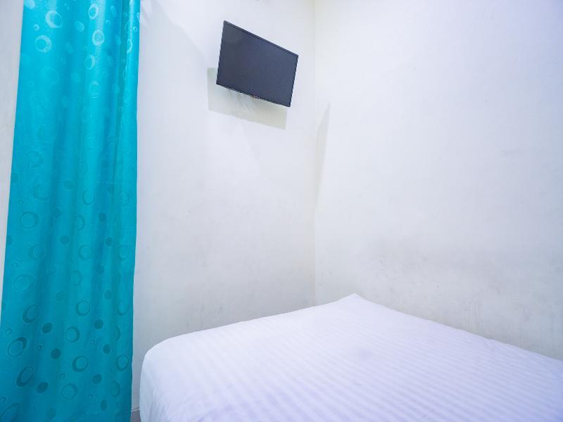 Oyo 2357 Syariah Grand Raudhah Hotel Джакарта Екстериор снимка