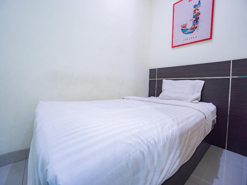 Oyo 2357 Syariah Grand Raudhah Hotel Джакарта Екстериор снимка