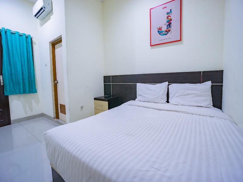 Oyo 2357 Syariah Grand Raudhah Hotel Джакарта Екстериор снимка